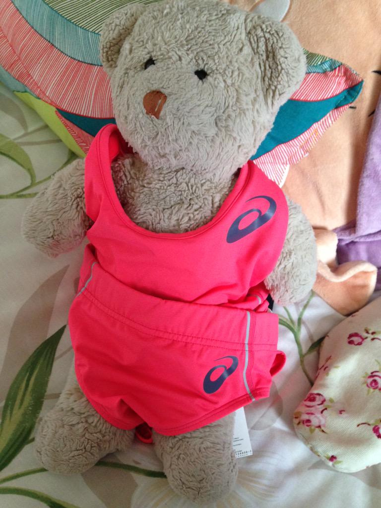 georgiatb's tweet photo. not going to fit into this just yet but this years @ASICSeurope team kit is awesome! can't miss us #asicsgoliveit http://t.co/sfWLzT3Wi1