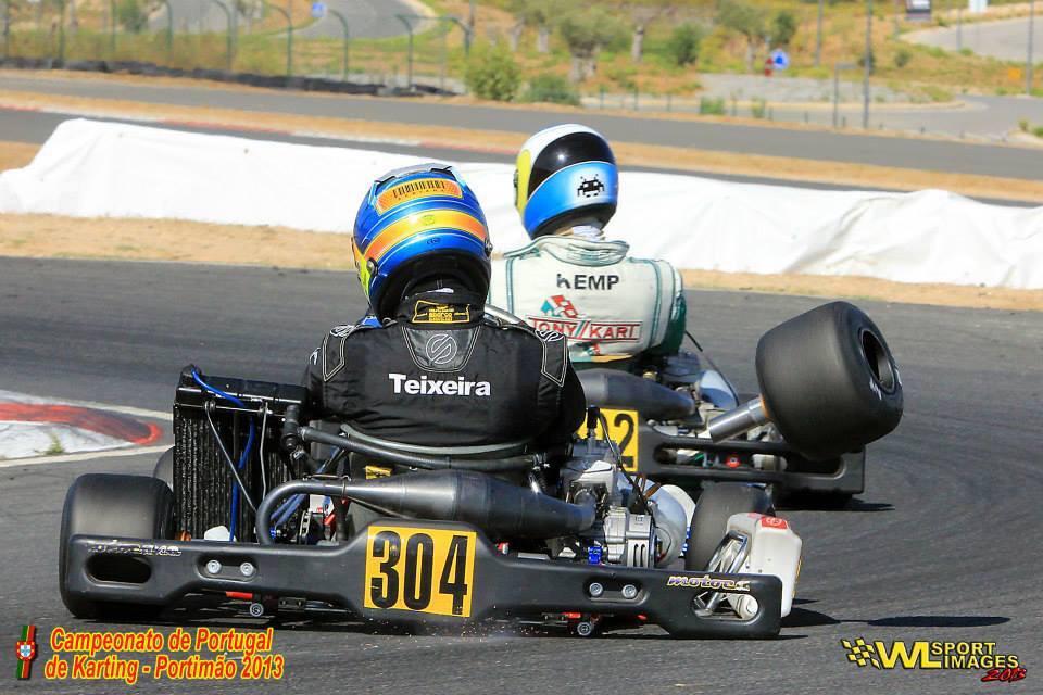 CKRC_KARTING's tweet photo. Quien dijo que en un kart no se podía levantar la patita? http://t.co/kCdUHsskyF