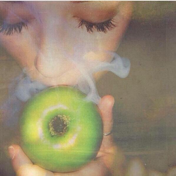 Skunkmagazine's tweet photo. Fav if you wanna try this 💨💨 http://t.co/NLJrNzzLqx