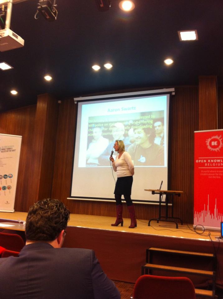 saschel's tweet photo. .@ivnieuwe vertelt op #appsforghent over belang van #openscience en #openaccess #hackdebib http://t.co/f4LFhWo607