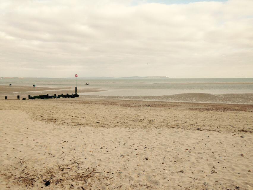 MudefordQuay's tweet photo. @Avon_Beach at low tide today. #beautiful http://t.co/AiSEQ93wxK