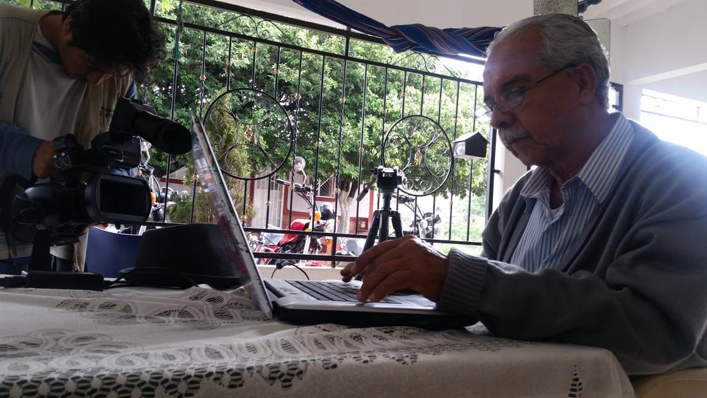 ViveDigitalNdeS's tweet photo. Don Jorge Castro, tiene 70 años y considera que nunca es tarde para enfrentarse a los retos de la modernización. http://t.co/XgyMfJVFHD