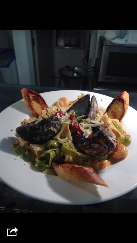 newfieldinn's tweet photo. Our delicious new seafood pasta king prawns and muscles with organic nadurtha pasta in a creamy Provençal sauce"!! http://t.co/YV6xRXAFSH