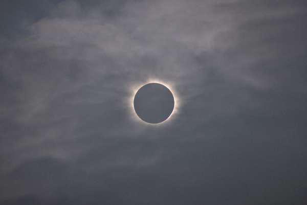 PopSci's tweet photo. Here’s what yesterday’s total solar eclipse looked like from the Faroe Islands
http://t.co/dd3F9auGrv http://t.co/c4vIVbVSp7