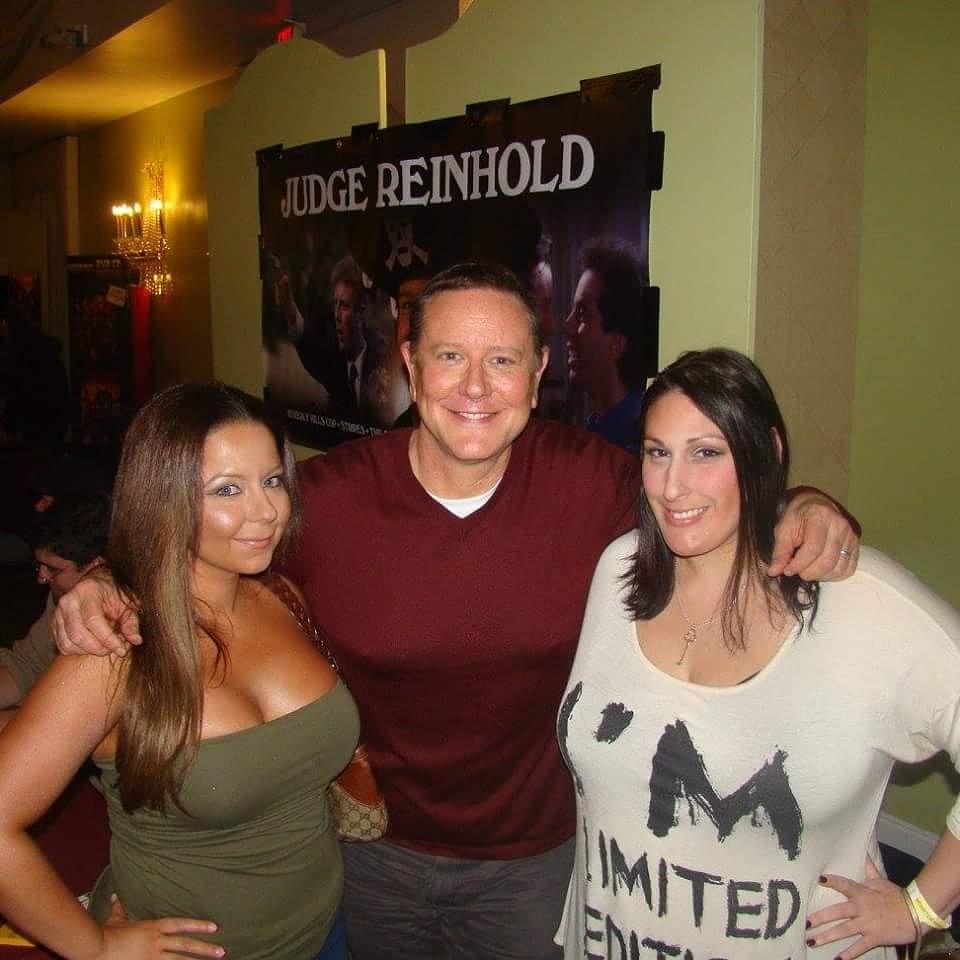 Jennabean1983's tweet photo. @MonsterManiaCon #horrorfanatic #suchafunweekend #oldschoolhorror 3/15/15 http://t.co/j2vfeK280R