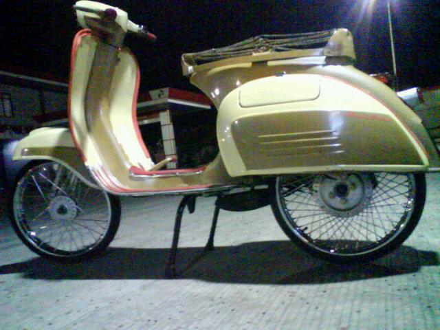 Armando_Panni's tweet photo. Vespa tuh bisa di jadi'in barang antik lohh.....!!! http://t.co/vYNyadFgLS