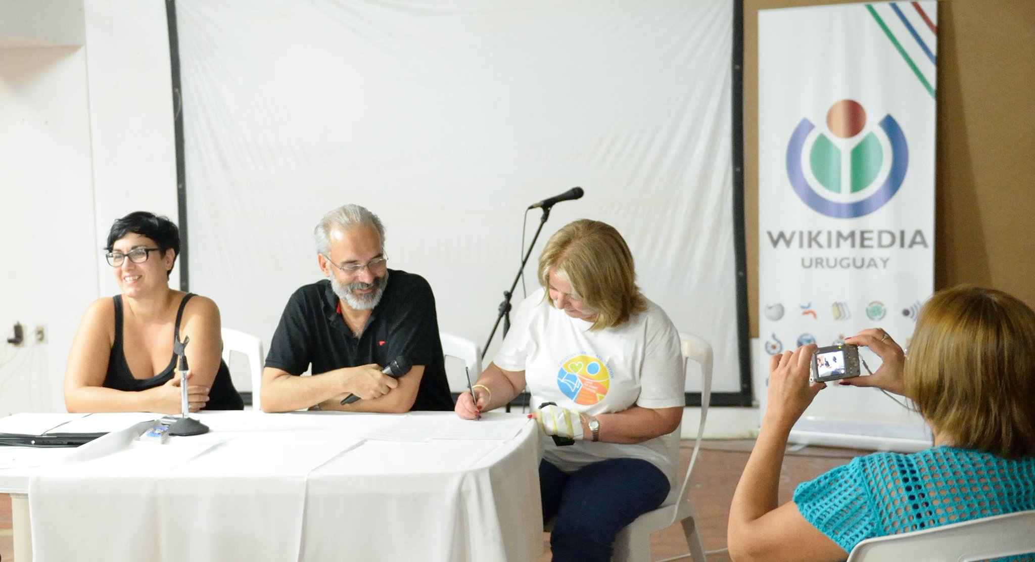 ABU firmando acuerdo Wikimedia