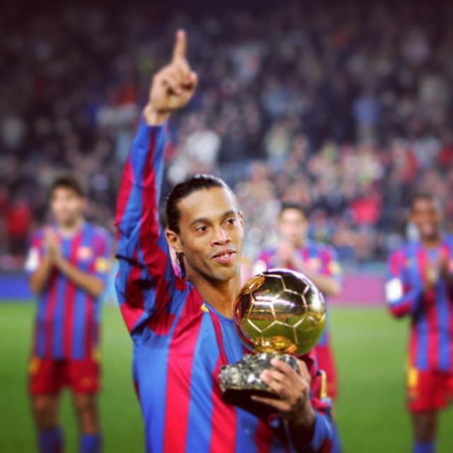 Happy birthday to the Legendary Ronaldinho Gaucho. 1of the leading reason why i love footb 