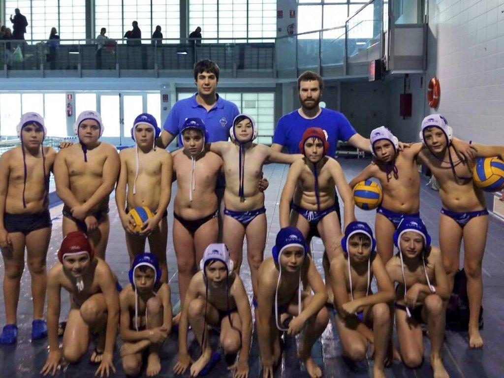 cn4caminos's tweet photo. JJDD Alevines. Las chicas ganan a @BrainsWaterpolo. Y los rojos ganan a los azules en el verdadero clásico dl finde http://t.co/EEPkxAGQW8