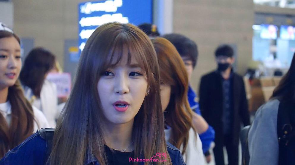apink_sg's tweet photo. 150321 Apink at Incheon Airport heading to Singapore - Chorong // By 앙칼 http://t.co/phx42lk3vb