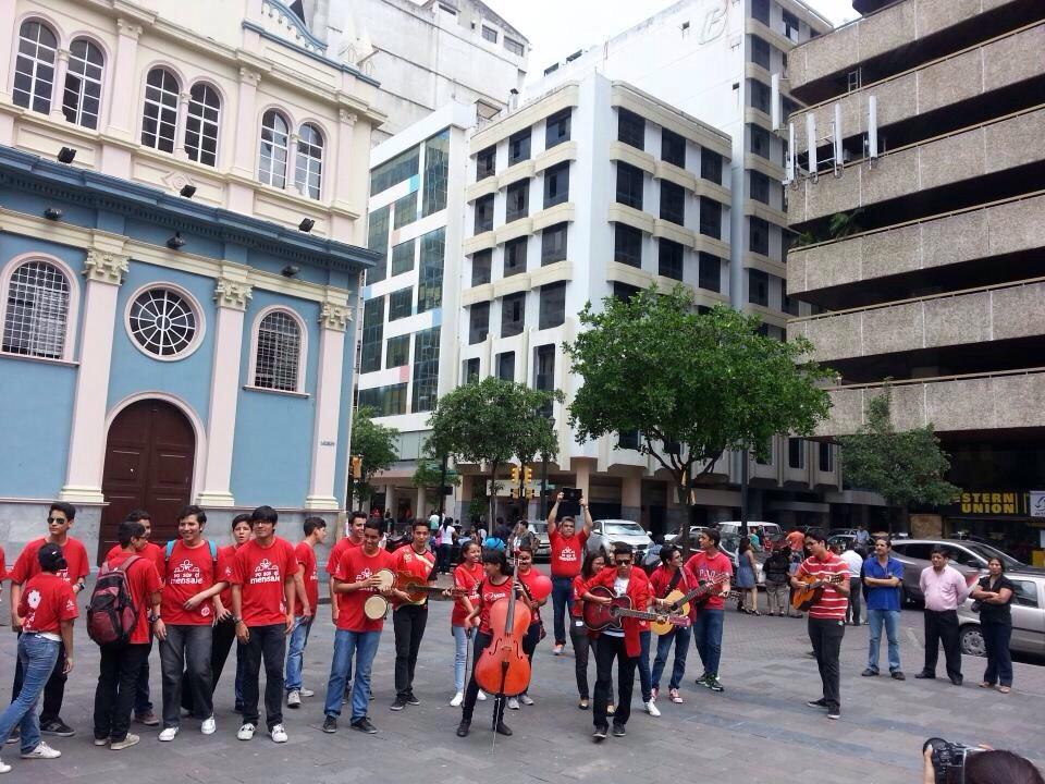 ricardopenafiel's tweet photo. En #guayaquil se vive el #GlobalYouthDay #yosoyelmensaje #GotaAgota @jovenes_mes @PrJCancino @Arelibarbosa http://t.co/jJ5IZPH3Ba