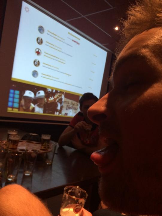 LosTorros's tweet photo. The wall is aan! #stierenbende http://t.co/H1SeRoYsYj