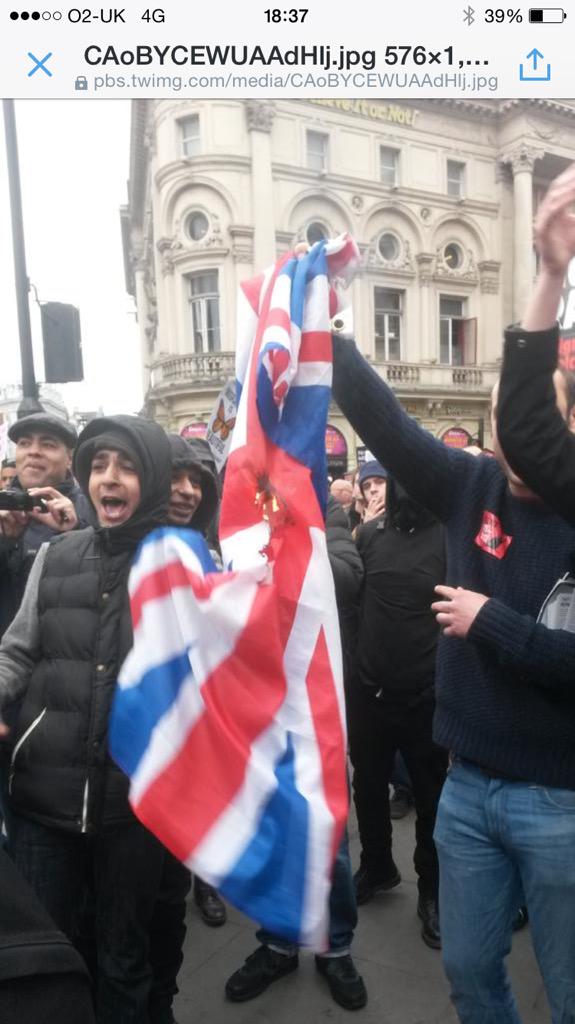 TRobinsonNewEra's tweet photo. https://t.co/XaHXS9T2sE this is London. If they don't like it then leave you tramps http://t.co/6PfALCeaMR