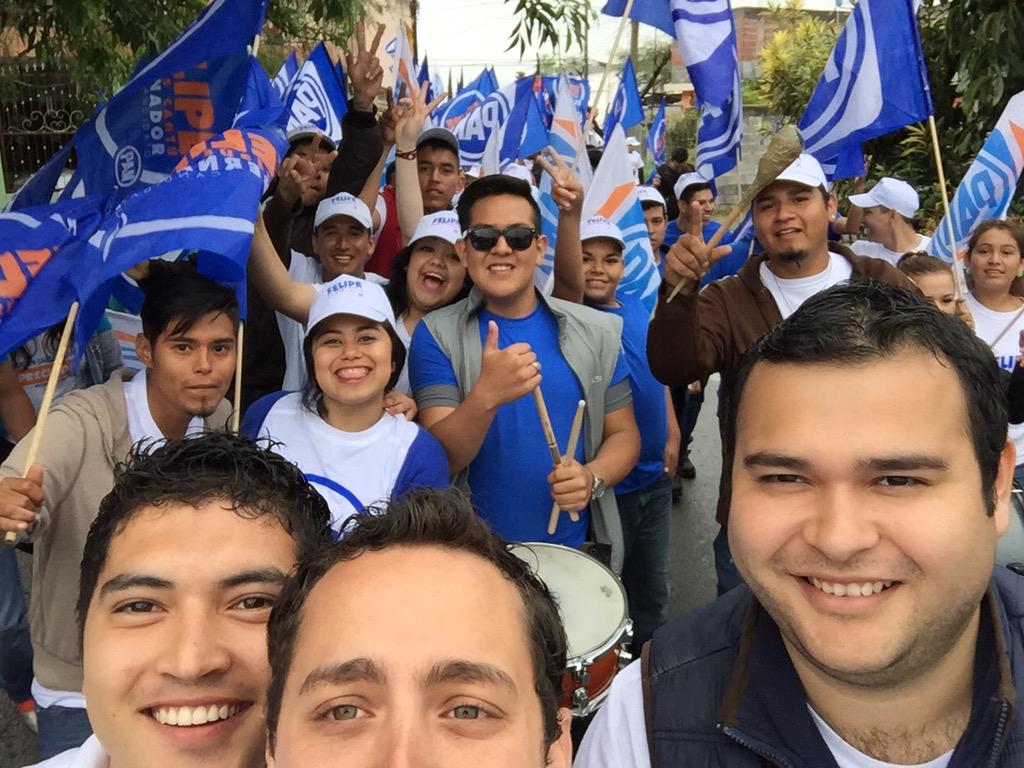 lalolealb's tweet photo. Los jóvenes de #Cadereyta estamos con @FelipeCantuR. Vamos por todo Nuevo León!! @LuisAngel_AJ http://t.co/5vCunTXc2V