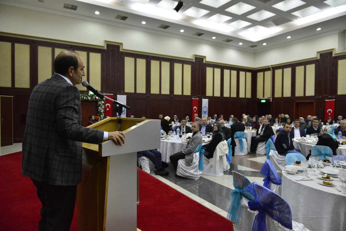 ismailedebali's tweet photo. AK Parti İlçe Başkanlığının dayanışma yemeğine İlçe Başkanı @Hudayi_Yazici ile Mahalle temsilcileriyle buluştuk. http://t.co/Z7otFxd7ln