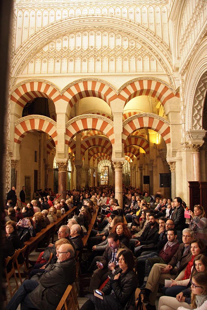 film_music_fest's tweet photo. Muy atentos!! El público disfruta de la BSO de 'La Pasión de Cristo' en las butacas habilitadas. Gran respuesta!! http://t.co/WKS75dZiMh