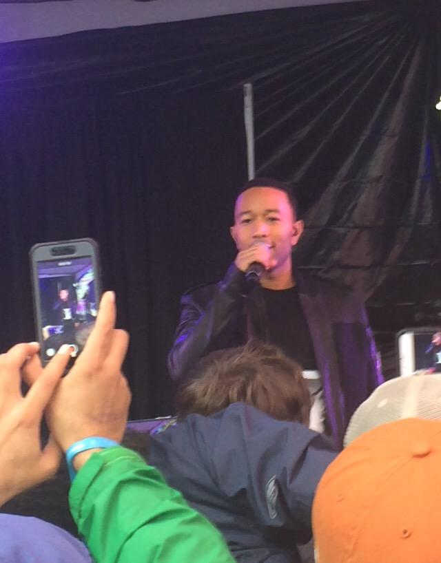 EricaDSouza1's tweet photo. Hi @johnlegend ❤️ #sxsw #axewhitelabel http://t.co/4aSMfa782t