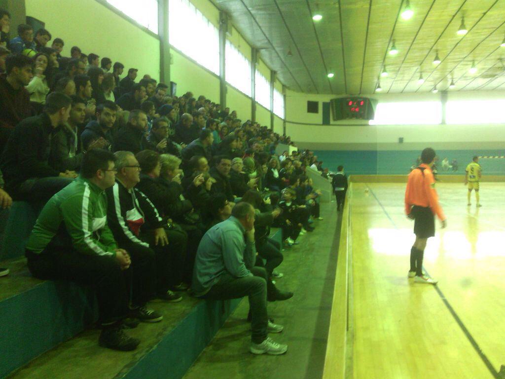 nuevaeldafutsal's tweet photo. Muchas gracias a toda la afición que ha venido a animar a nuestro primer equipo, AMBIENTAZO y victoria!!! http://t.co/Hq4vaHggfS