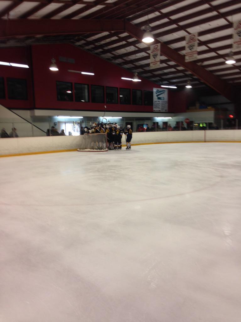 Astros_Hockey's tweet photo. Astros defeat @ZagaHockey!! 4-2. Great team effort. #AstrosHockey #roadto3peat #RoadBlock http://t.co/Tn1teWx4vg