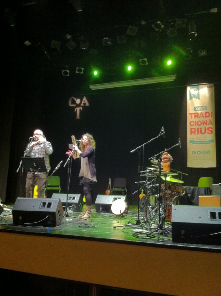 tradicionarius's tweet photo. Els Ballaveu ja han començat! #nitsdeball #tradicionarius2015 i després, @MartinaQuiereBa http://t.co/F61xtZdmoA