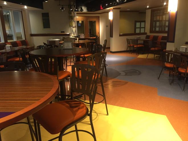 jdconca's tweet photo. The Sports Cafe at the Curry College Student Center is a good place to eat and to catch a good sports game. #mjcurry http://t.co/6cVC4oyEbD