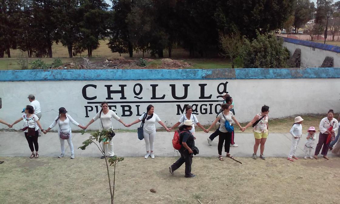 circulodefensa's tweet photo. Se canta himno nacional en #SegundoAbrazoPiramideCholula http://t.co/jKJXRr1tcd