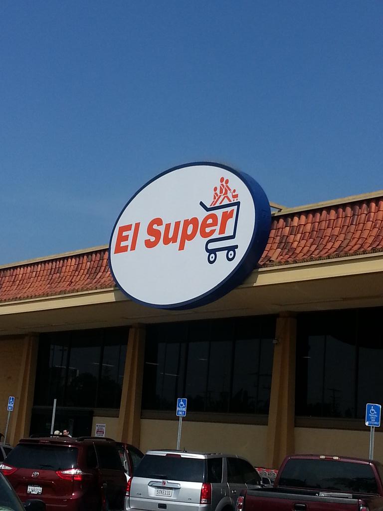 9to5California's tweet photo. We were out in full force and in solidarity with @UFCW770 in boycotting #elsuper 
#Union #betterwages http://t.co/K9OcEMYKCh