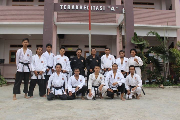 IrfanAshory's tweet photo. berfoto bersama sensei Hadi http://t.co/DOOA8lpmDo