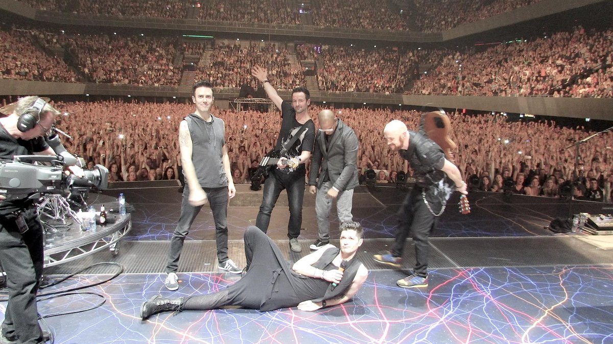 Hands up <a href="/ZiggoDome/">Ziggo Dome</a>... M