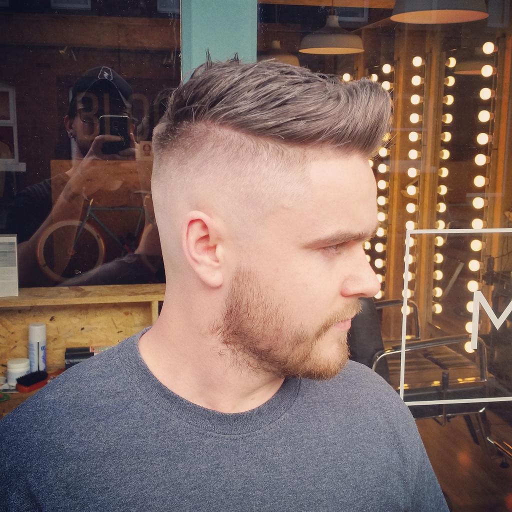 Wahl 5 star shaver back and sides. 