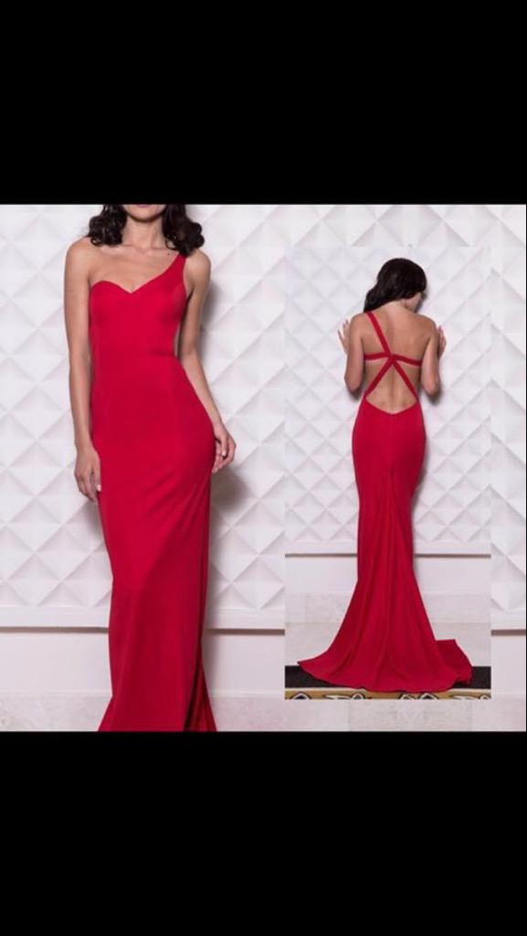 Amazing dress at a great price. Contact us for more info 💖💖