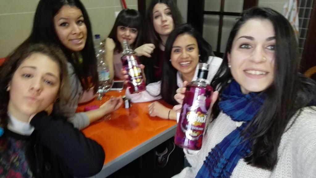 lurdiis16's tweet photo. Sábadón con ellas! ♥♥♥ http://t.co/ZEjhUFhMo1