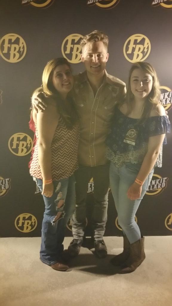 oac0430's tweet photo. So this happened! It was so great getting to meet Frankie! @FrankieBallard http://t.co/iUyatmMeM8