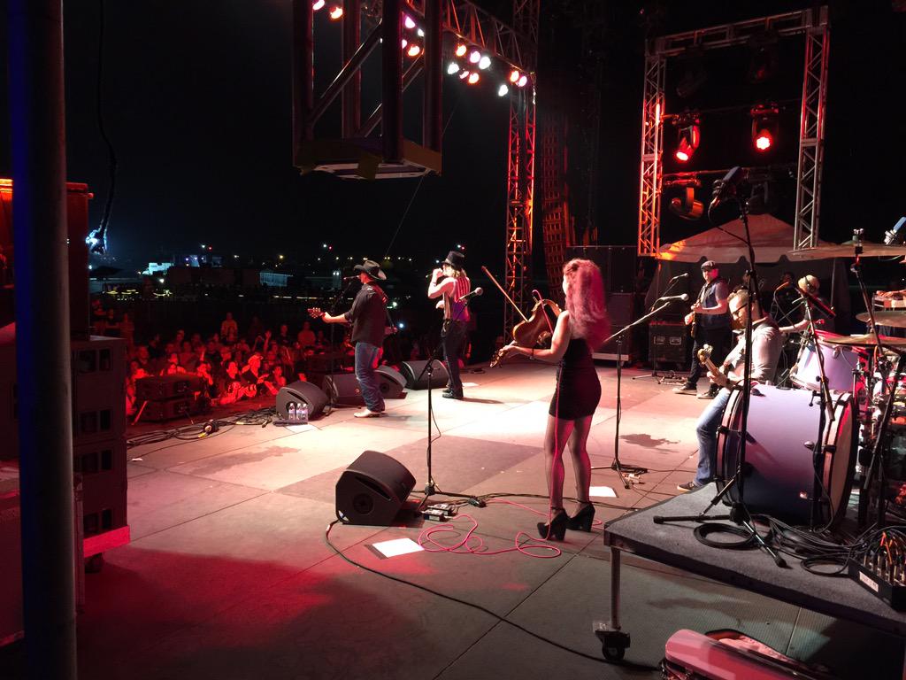 MobileAeroFest's tweet photo. @bigandrich @DigiPro_Media @MayorStimpson @BayouMayor @roger_wehner http://t.co/aWx4aCYVxz