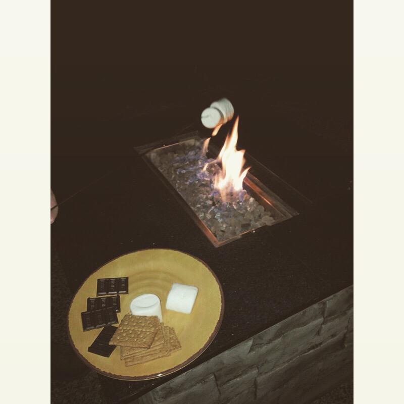farenrachels's tweet photo. Good night for "shmores" with my favs 🔥 @BradJolley1 @ginny_m http://t.co/v8cB5PA6XP