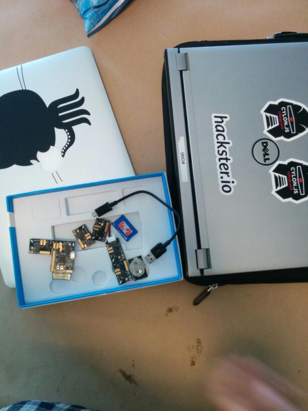 codingchicks's tweet image. Hacking this Wunderbar to think of a cool mobile app for #HardwareWeekend @hackadayio