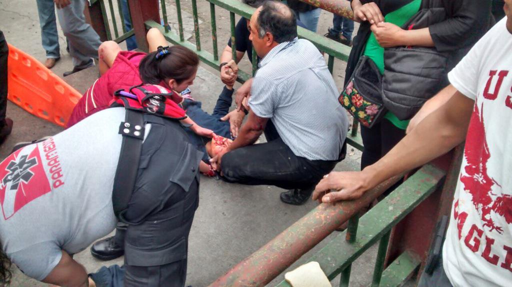 Atropellan  a peatones  en Av. Reyes Heroles Col San Rafael  @TlalnepantladeB <a href="/Foro_TV/">Foro</a>  Precaución en la zona.