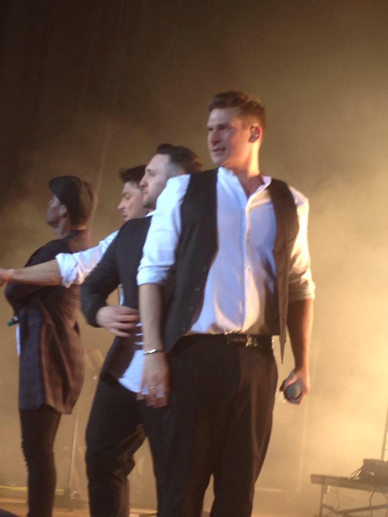 suewest10's tweet photo. Love these boys!! Amazing night @MrDuncanJames @officialblue http://t.co/96yPtXUasl