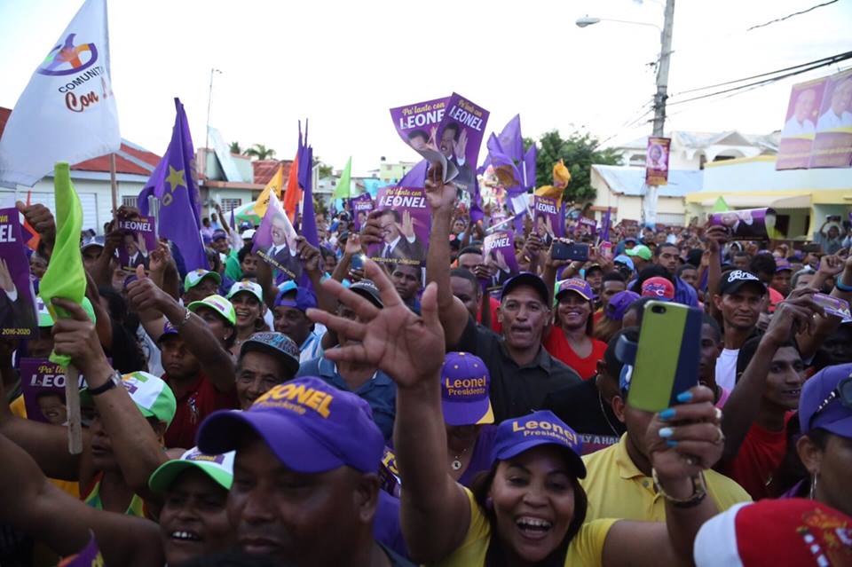 marypena29's tweet photo. "@LeonelSigue2016: ¡El pueblo de #Nagua alegre junto a su verdadero líder @LeonelFernandez! #LeonelSigue http://t.co/hvaElA8mHT"