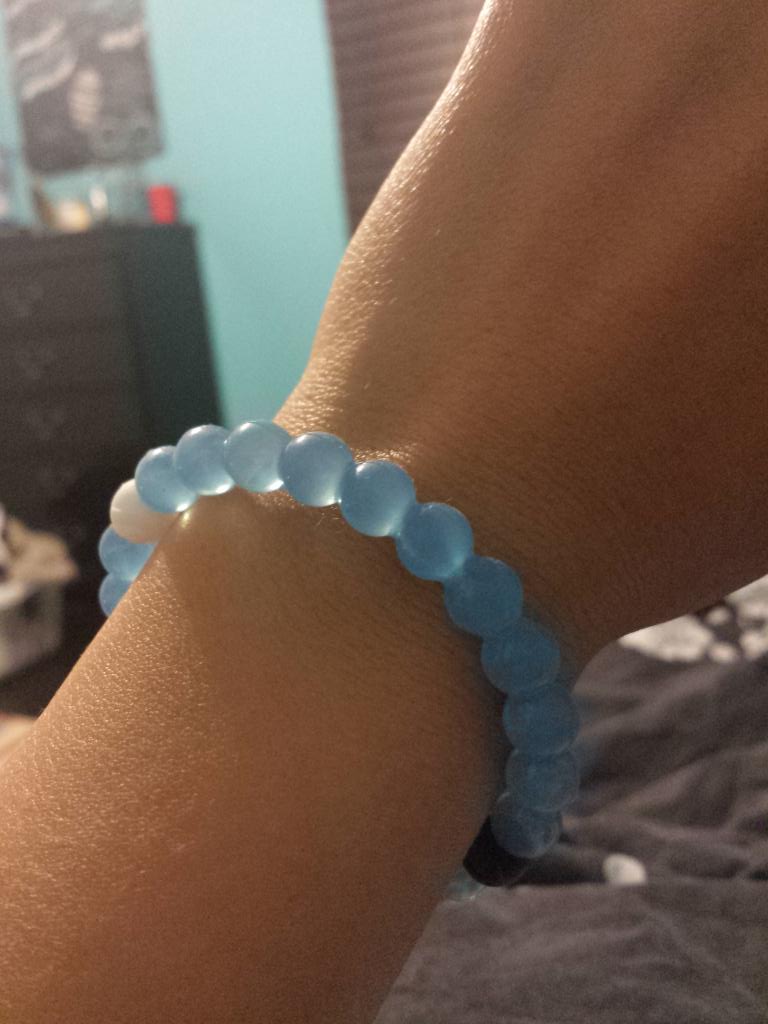 kaleyg04's tweet image. Loving my new blue @livelokai bracelet!! #BlueLokai