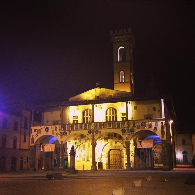 agendavaldarno's tweet photo. L'emozione, ogni giorno...💙 #palazzodarnolfo #museoterrenuove #sgv #sangiovannivaldarno #h901 #instavaldarno #insta… http://t.co/C31uVYUccz