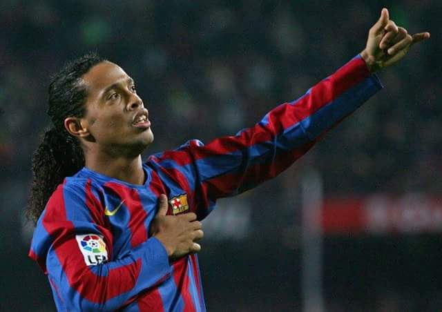 FC Barcelona

Happy birthday, Ronaldinho Gaúcho!

Moltes felicitats, Ronaldinho!

¡Felicidades, Ronaldinho! 