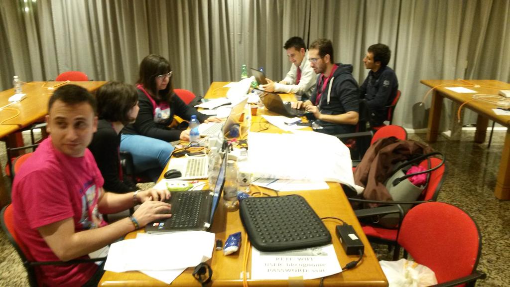 MarcoGeresia's tweet photo. #hack4digitalgov @grcasanova1 @MarcoGeresia @xunga Andiamo a disturbare la concorrenza! http://t.co/C5juDX1Svm