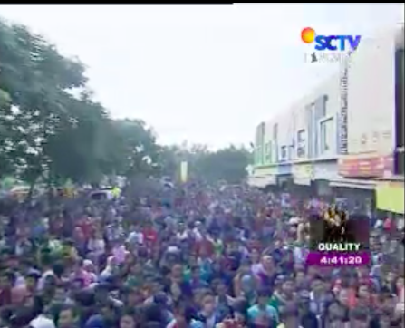 InboxSCTV_'s tweet photo. Terima kasih yah @comate_ udah datang untuk nonton Inbox #Nginbox Kalian keren banget... http://t.co/YjUN1Cz1xW