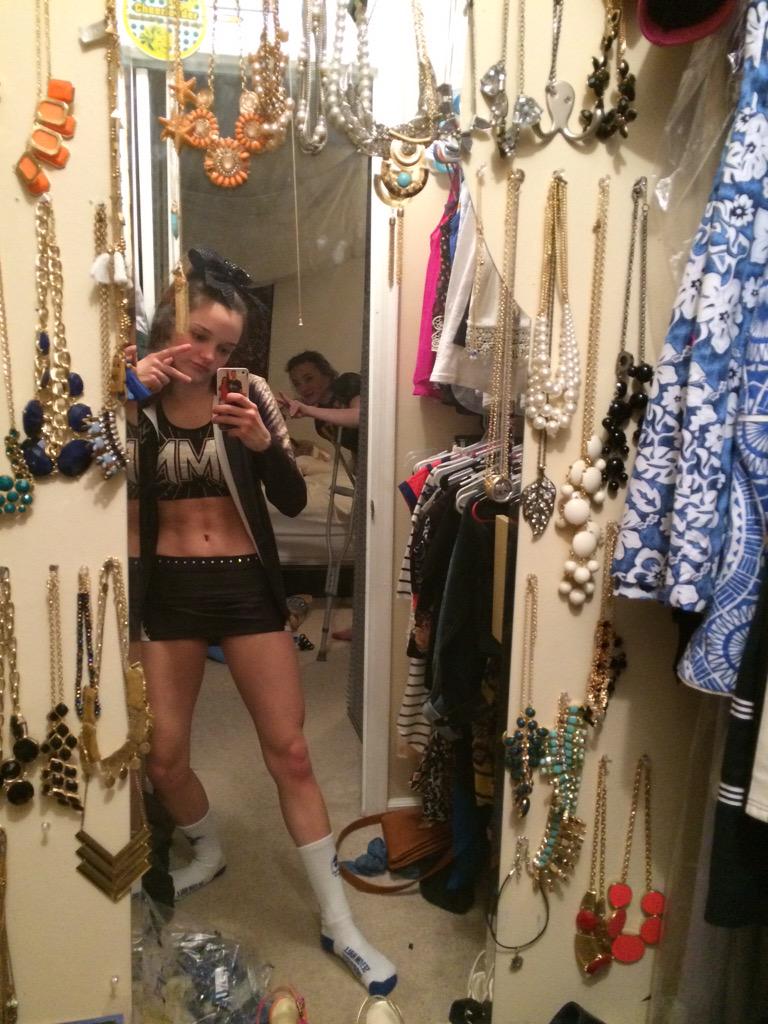 amandaa_neal's tweet image. Sorry north cheer #sheQuits #anotherOneBitesTheDust #2down