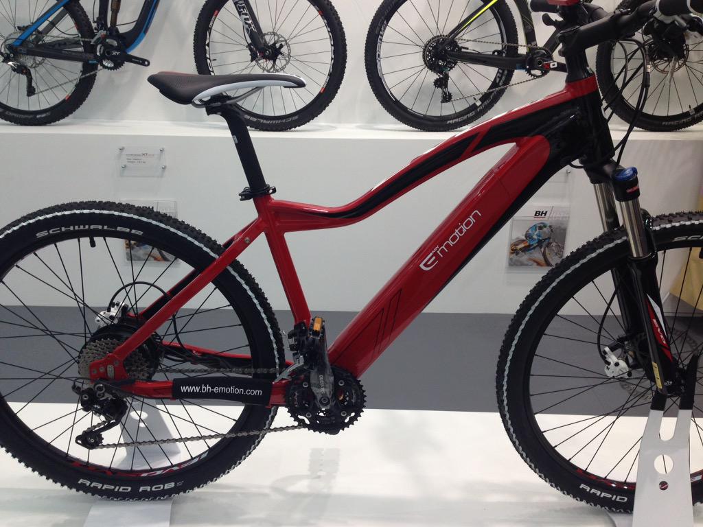 IDbike's tweet photo. Trends on the Taipei show: batteries integrated in the main tube (below), and Bluetooth support for electric bikes http://t.co/jMm52RXYkR