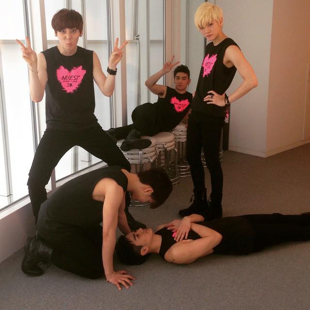 CAr6zZhUYAILK22.jpg:large