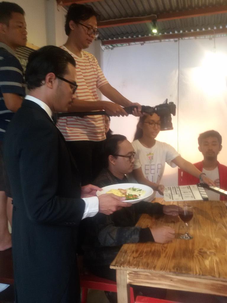 Produksi film saskine yg disutradarai oleh <a href="/ledaneto/">Daneto Danardon</a>. Location: @ 360 Office Cafe. Cc: @ApakabarFIB