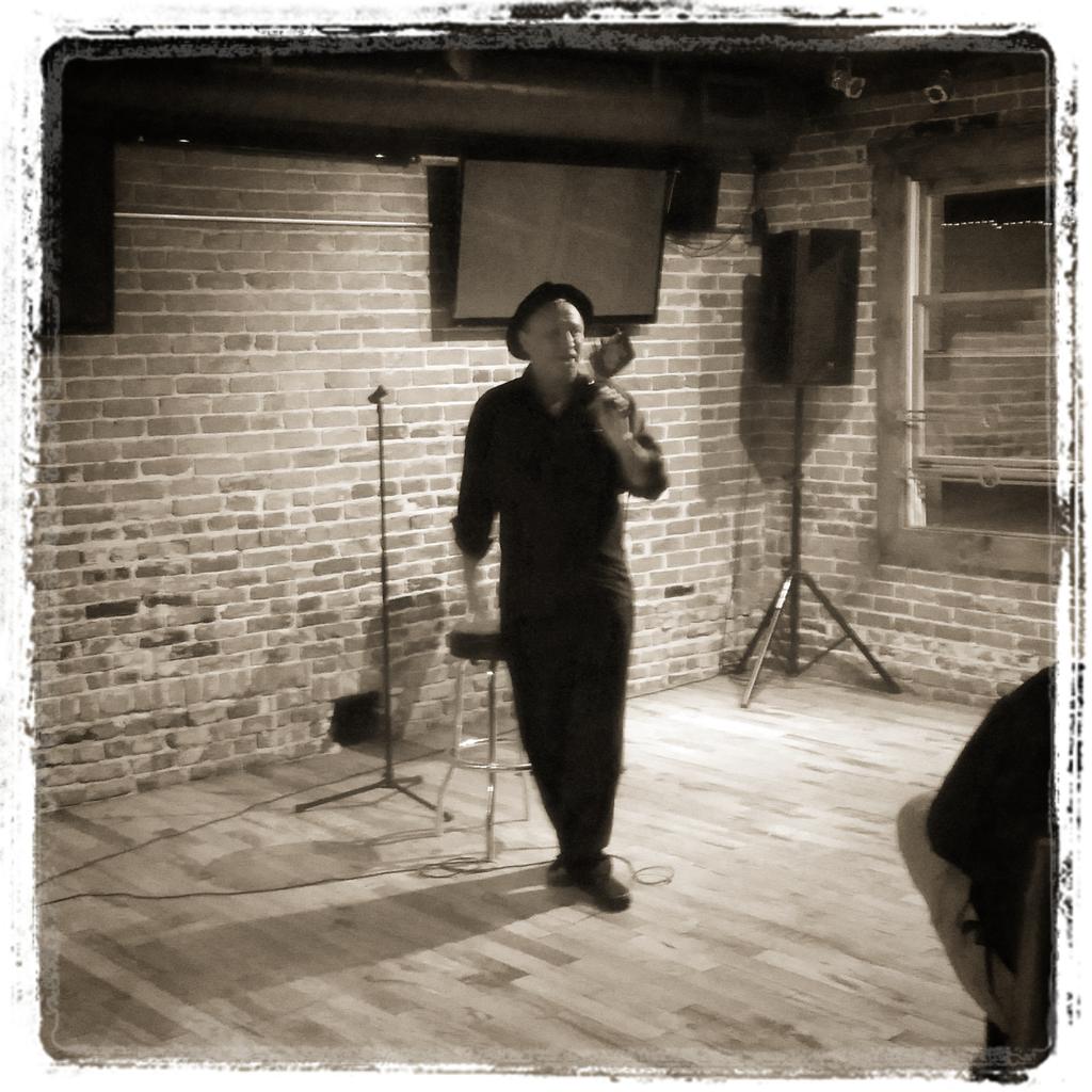 TheMileHighShow's tweet photo. @BronxBillyO @BrickandBones @Msantos_photo #ComedyInTheLoft #StandUp #Comedy @mikedapcomedy @MellowB68 http://t.co/x2Y4YGw4zm