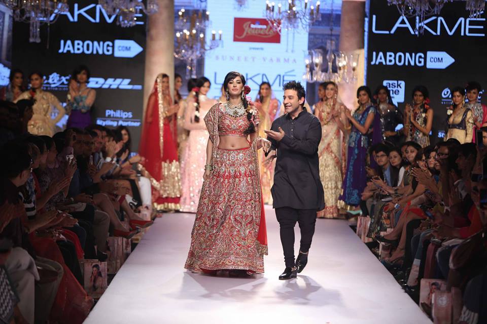 news24tvchannel's tweet photo. Suneet Varma's starry end to ... - http://t.co/Cku93lba9k #Designer_Suneet_Varma #Fourth_Day #Kalki_Koechlin http://t.co/OavqsULBjM